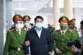 Xe đặc chủng đưa cựu Chủ tịch Nguyễn Đức Chung đến tòa