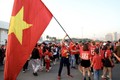 CĐV nhuộm đỏ khu vực ngoài sân Mỹ Đình trước trận chung kết “trong mơ”