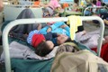 Khánh Hòa: Bệnh nhân sốt xuất huyết nằm tràn sân bệnh viện