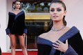 "Thiên thần nội y" Taylor Hill diện mốt giấu quần gây "náo loạn" thảm đỏ