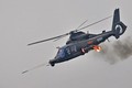 Trực thăng Z-9 Trung Quốc vãi đạn tấn công mục tiêu