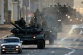 Xe – pháo Quân đội Nga ồ ạt tiến vào Moscow làm gì? 
