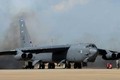 Ảnh QS ấn tượng tuần: máy bay B-52 nhả khói mù mịt