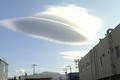 Sửng sốt đám mây hình UFO trên bầu trời Scotland