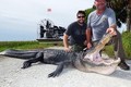 Hãi hùng thợ săn bị ngoạm mất xương tay khi gỡ bẫy cá sấu