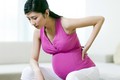 Đau lưng khi mang thai có thể dẫn tới sinh non