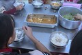 Bộ GD&ĐT đề nghị xử lý nghiêm vụ 11 học sinh ăn 2 gói mì tôm