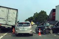 Tông đuôi xe tải, ô tô bẹp dúm trên cao tốc Nội Bài - Lào Cai