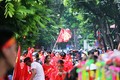 U23 Việt Nam và U23 UAE: Cờ đỏ rực đường phố, CĐV khí thế hừng hực