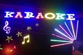 Bị chủ quán karaoke đánh chết vì hỏi “có gái không“