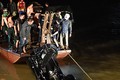 Ô tô lao xuống sông Hồng: Hai thi thể mắc kẹt trong xe