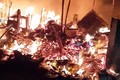 Cháy dữ dội sát trường tiểu học SOS, người dân vội ôm tài sản bỏ chạy