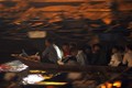 Ảnh: Dòng người soi đèn trên suối Yến, xuyên đêm trẩy hội chùa Hương 