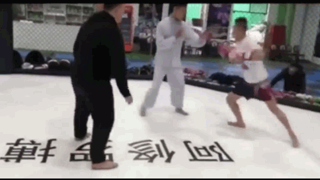 Video: Thách đấu võ sĩ MMA, võ sư Vịnh Xuân Quyền bị đấm gục 