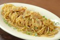 15 phút làm spaghetti sốt bơ tỏi 