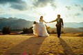 Ảnh cưới trên cát "ảo diệu" của cặp đôi chênh nhau 8 tuổi