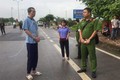 Nữ sinh giao gà Điện Biên: Bùi Văn Công diễn lại cảnh đồi bại