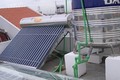 Dùng máy nước nóng năng lượng mặt trời có hợp túi tiền?