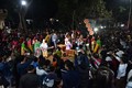 Ảnh: Hàng nghìn người chen nhau xem lễ hội phồn thực giữa khuya