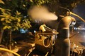 Cận cảnh “vòi rồng” trắng đêm diệt muỗi ở Hà Nội
