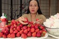 Top 5 mukbang Youtuber Việt kiếm tiền khủng chỉ nhờ ngồi ăn 