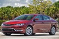 Soi sedan cao cấp Chrysler 200C "vịt bầu" sắp trình làng