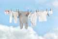 Nhớ giặt quần áo ngay sau khi mua cho con kẻo mắc bệnh