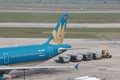 Máy bay Vietnam Airlines lỗi cầu phao thoát hiểm, 40 khách bị từ chối bay