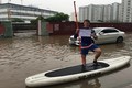 Danh tính chàng Tây lái “thuyền ôm” ngày Hà Nội ngập lụt