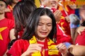 U19 Việt Nam thất trận, dàn CĐV nữ bật khóc trên khán đài