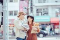 Cặp đôi Việt chụp ảnh cưới bán báo, bán bánh mì giữa Tokyo hào nhoáng
