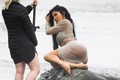 Em gái Kim Kardashian quá nóng bỏng trong hậu trường chụp ảnh