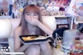 Tạo dáng gây hiểu nhầm, nữ streamer khiến netizen tưởng "khỏa thân"