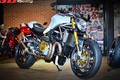 “Quỷ đầu đàn” nhà Ducati sành điệu với “đồ chơi” hàng hiệu