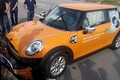 Hà Nội: Lái thử xe sang, khách đâm “bẹp đầu” Mini Cooper