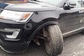 Xe Ford Explorer bất ngờ "gãy chân" trên phố Việt