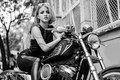 Chân dài Sài thành đọ dáng môtô Harley-Davidson 48