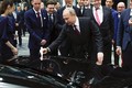 Tổng thống Putin "cưỡi" xe bọc thép Aurus thăm nhà máy Mercedes