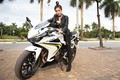 DJ Mi-A hở bạo bên Honda CBR500R giá 187 triệu đồng