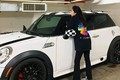 Con gái Minh Nhựa khoe siêu xe và đồ hiệu, nổi khắp Instagram