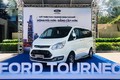 Xe Ford Tourneo đề xuất từ 900 triệu đồng tại Việt Nam