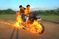 Đốt xe môtô rồi lái cho giống Ghost Rider và cái kết