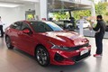 KIA K5 giảm sốc 139 triệu tại Việt Nam, Toyota Camry sẽ gặp khó?