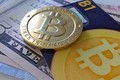 Bitcoin leo lên mốc 12.000 USD sau chuỗi ngày giảm "khủng khiếp"