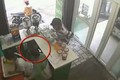 Video: Bé trai dàn cảnh trộm iPhone 8 trong quán trà sữa