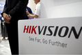 Sau Huawei, Mỹ tính "trừng phạt" công ty camera Hikvision của Trung Quốc