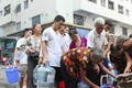 Cty Nước sạch Pháp Vân thừa nhận dùng xe chở nước tưới cây đưa nước miễn phí cho dân HN