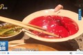 Kinh hoàng cảnh sản xuất tiết vịt bẩn cho nhà hàng ở Trung Quốc