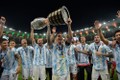 Khoảnh khắc lịch sử: Messi nâng cao Cúp vô địch Copa America