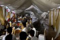 Gió lốc hất tung rạp cưới ở Đồng Nai, hàng trăm khách hoảng loạn 